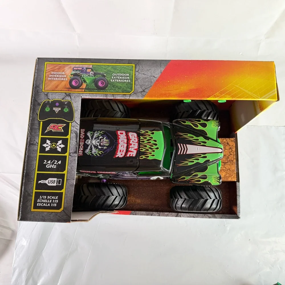 Monster Jam Smash & Bash Grave Digger Remote Control Truck 1:15 Scale New